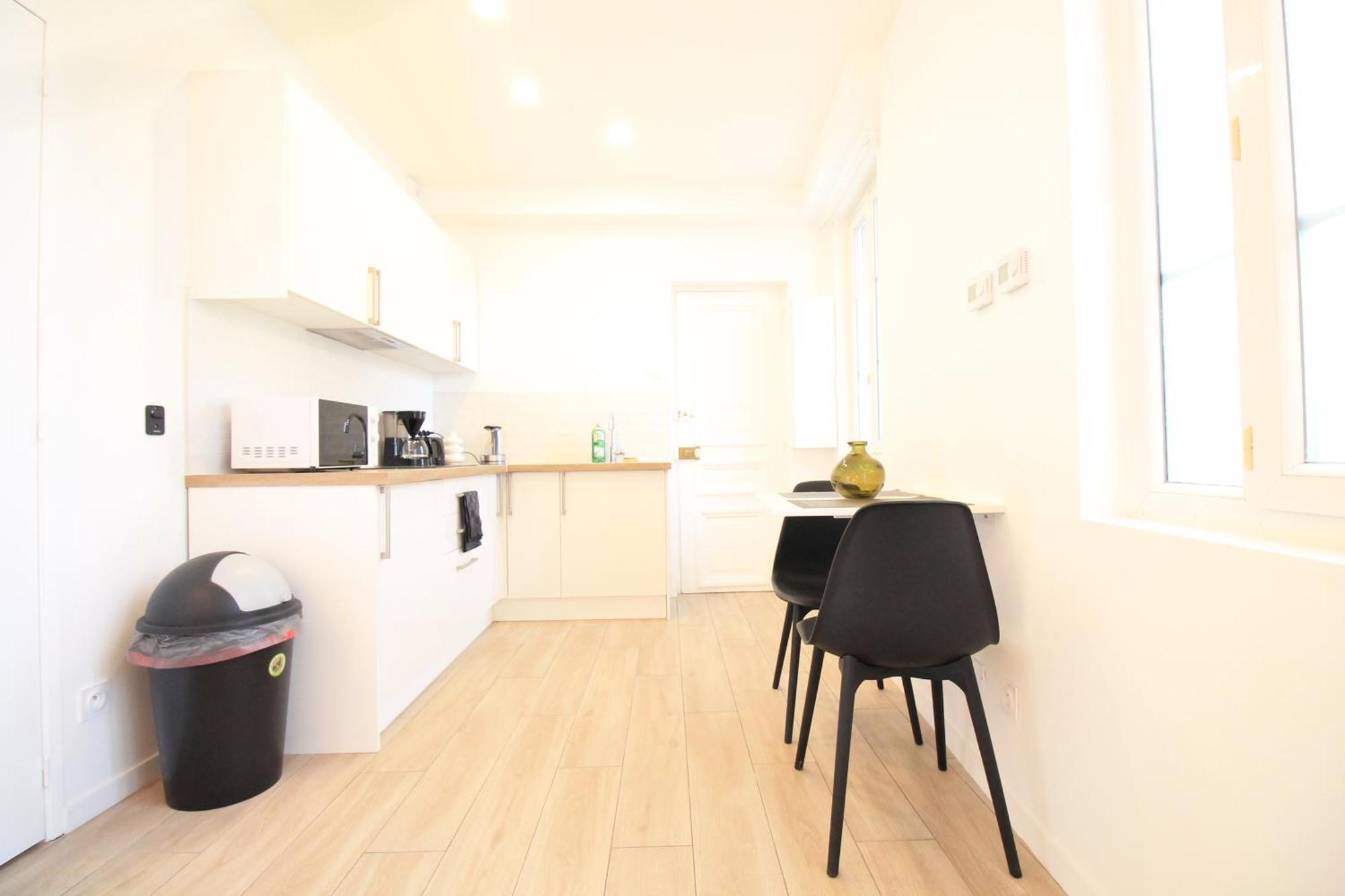 Disponible - Entier - Matelas Emma - Rer B Laplace, 5mn Paris - 2 Pers - Parking Rue Gratuit - Equipe - Rdc - 1