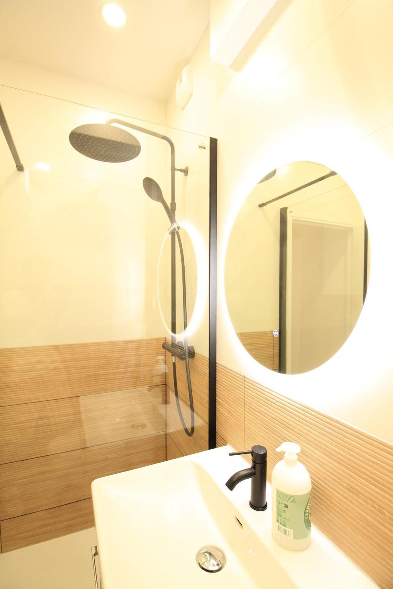 Apartment Disponible - Entier - Matelas Emma - Rer B Laplace, 5mn Paris - 2 Pers - Parking Rue Gratuit - Equipe - Rdc - 1 Arcueil