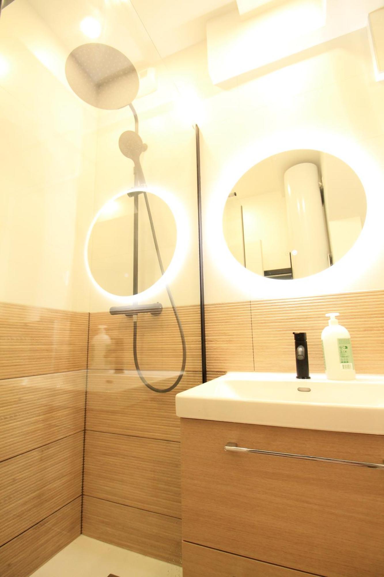 Disponible - Entier - Matelas Emma - Rer B Laplace, 5mn Paris - 2 Pers - Parking Rue Gratuit - Equipe - Rdc - 1 Apartment *